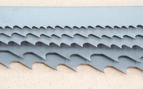 石景山带锯床上的钢丝刷，对于带锯条的重要性